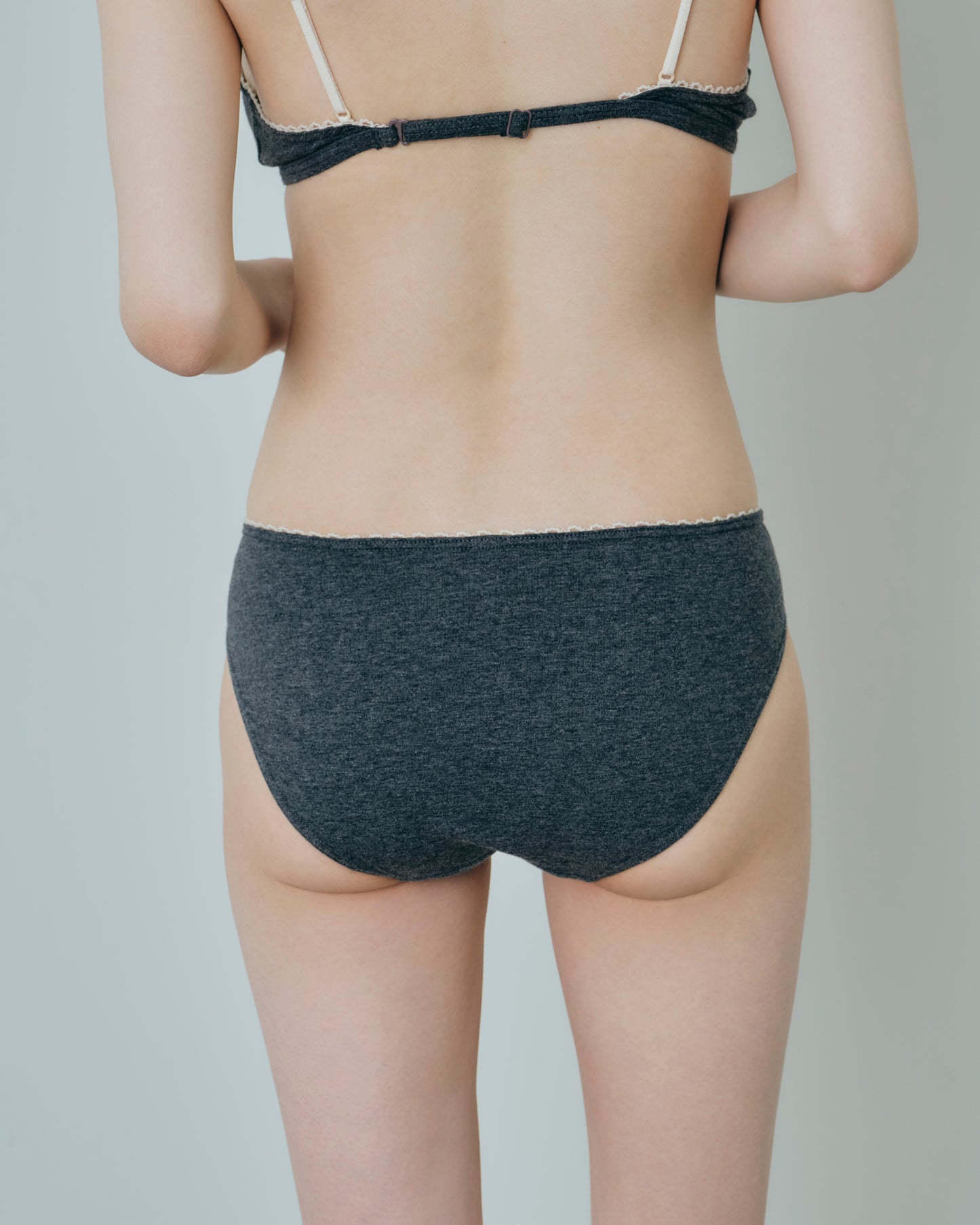 LACE SHORTS